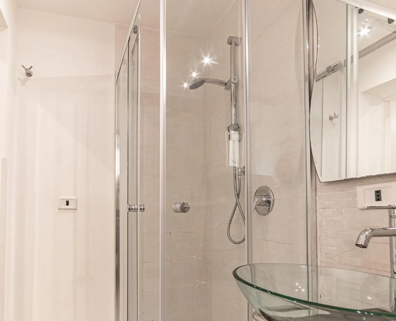 Cristel Cozy Rooms - Termini Train Station Rome Guest house
