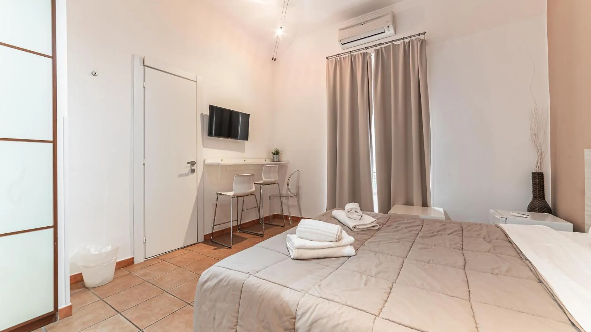 Cristel Cozy Rooms - Termini Train Station Rome Guest house