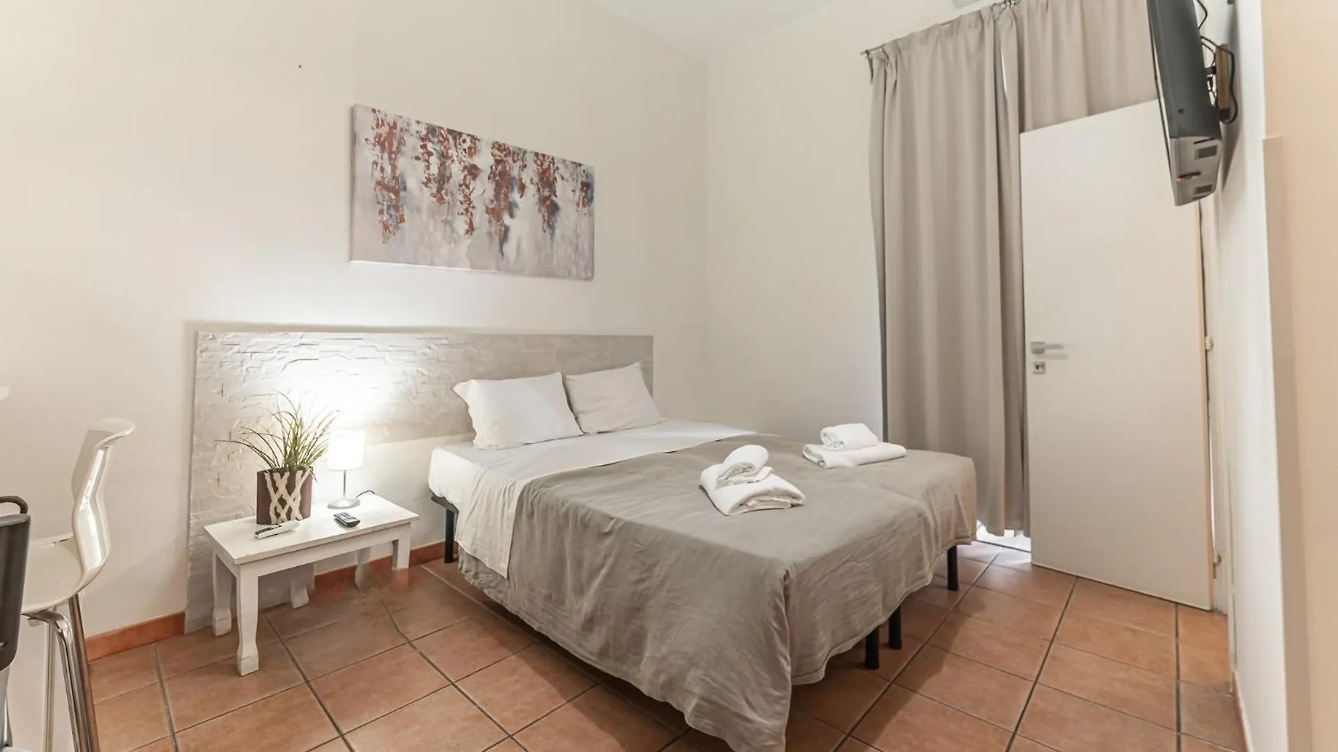 Cristel Cozy Rooms - Termini Train Station Rome Guest house