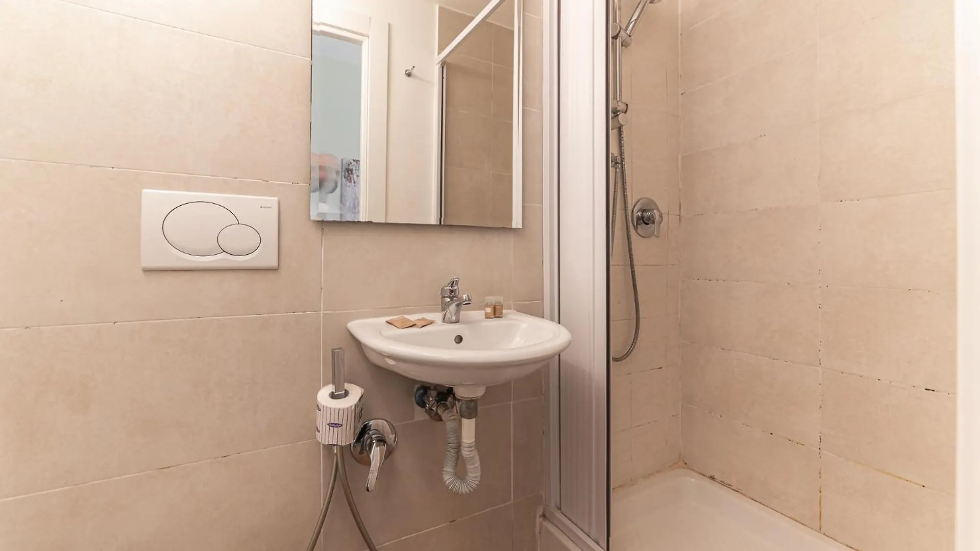 Cristel Cozy Rooms - Termini Train Station Rome