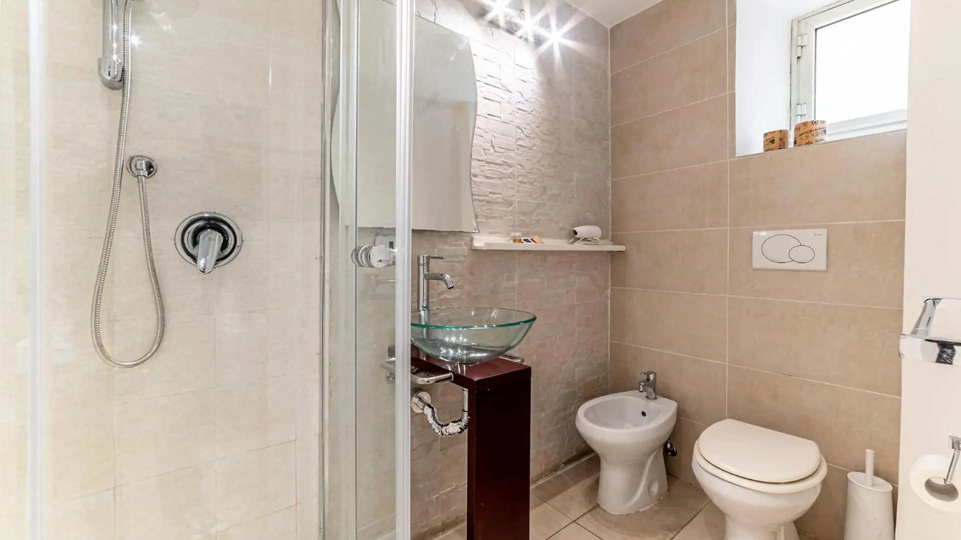 Guest house Cristel Cozy Rooms - Termini Train Station Rome Italy