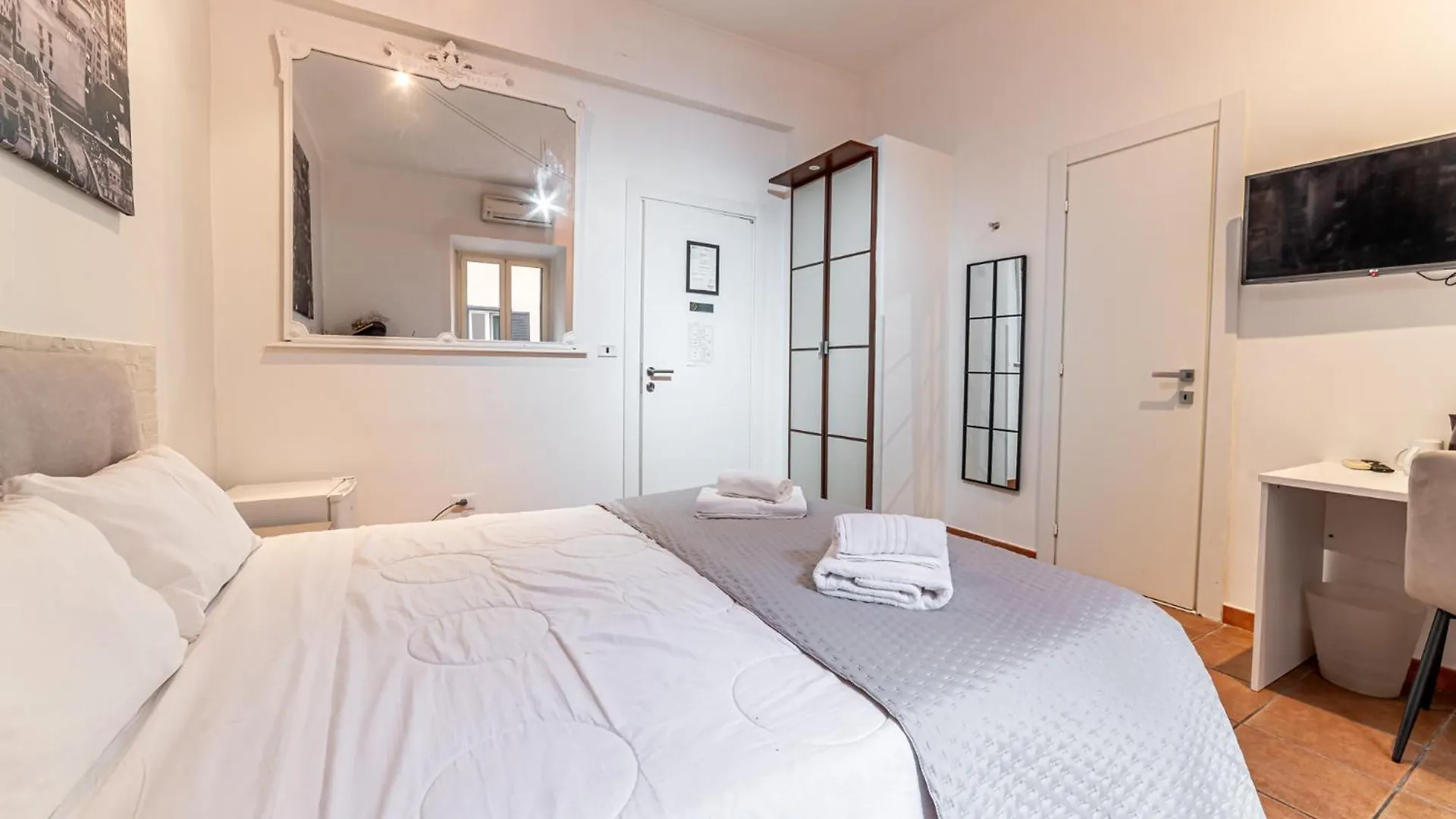 Cristel Cozy Rooms - Termini Train Station Rome Guest house