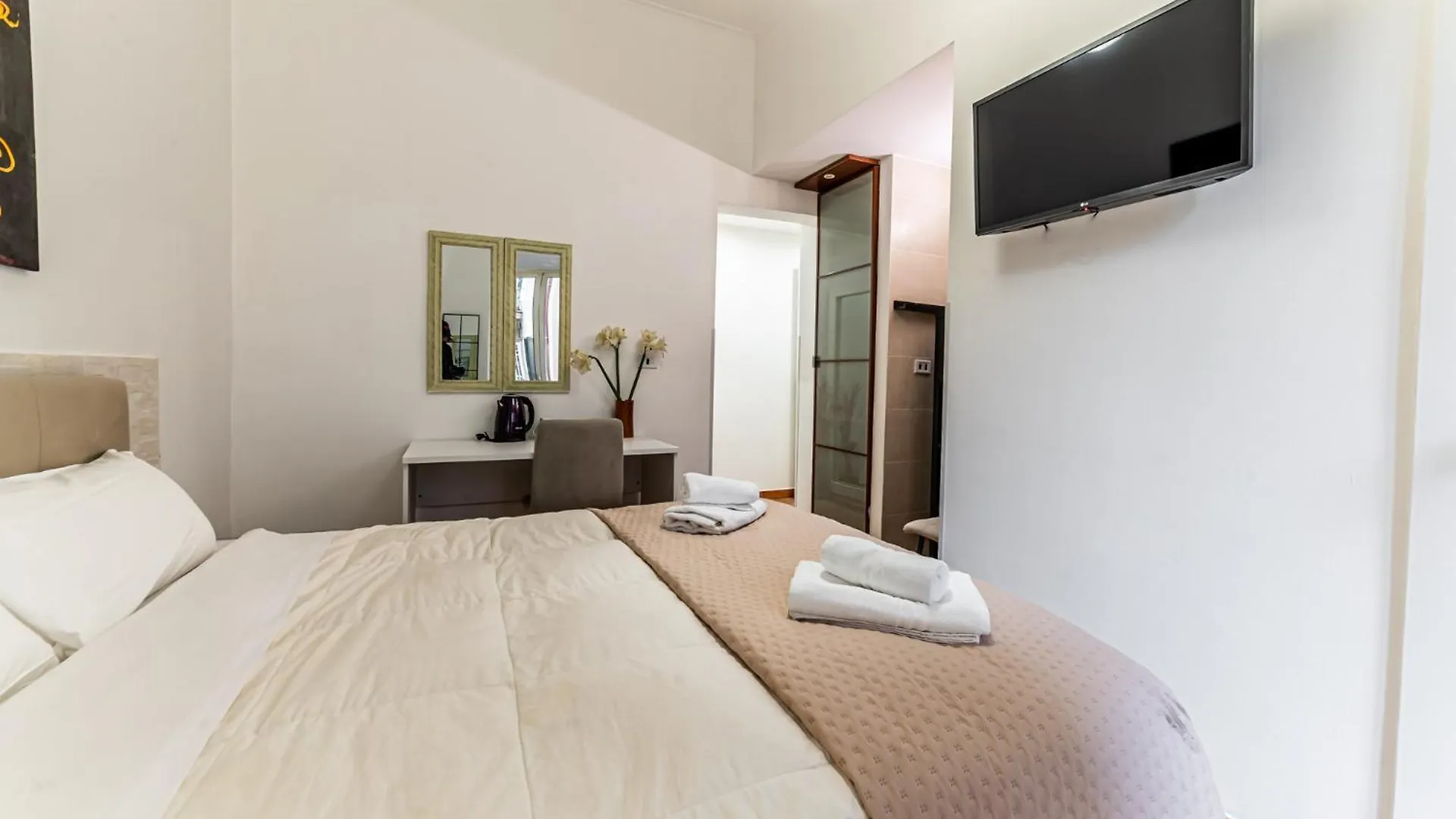 Cristel Cozy Rooms - Termini Train Station Rome Guest house