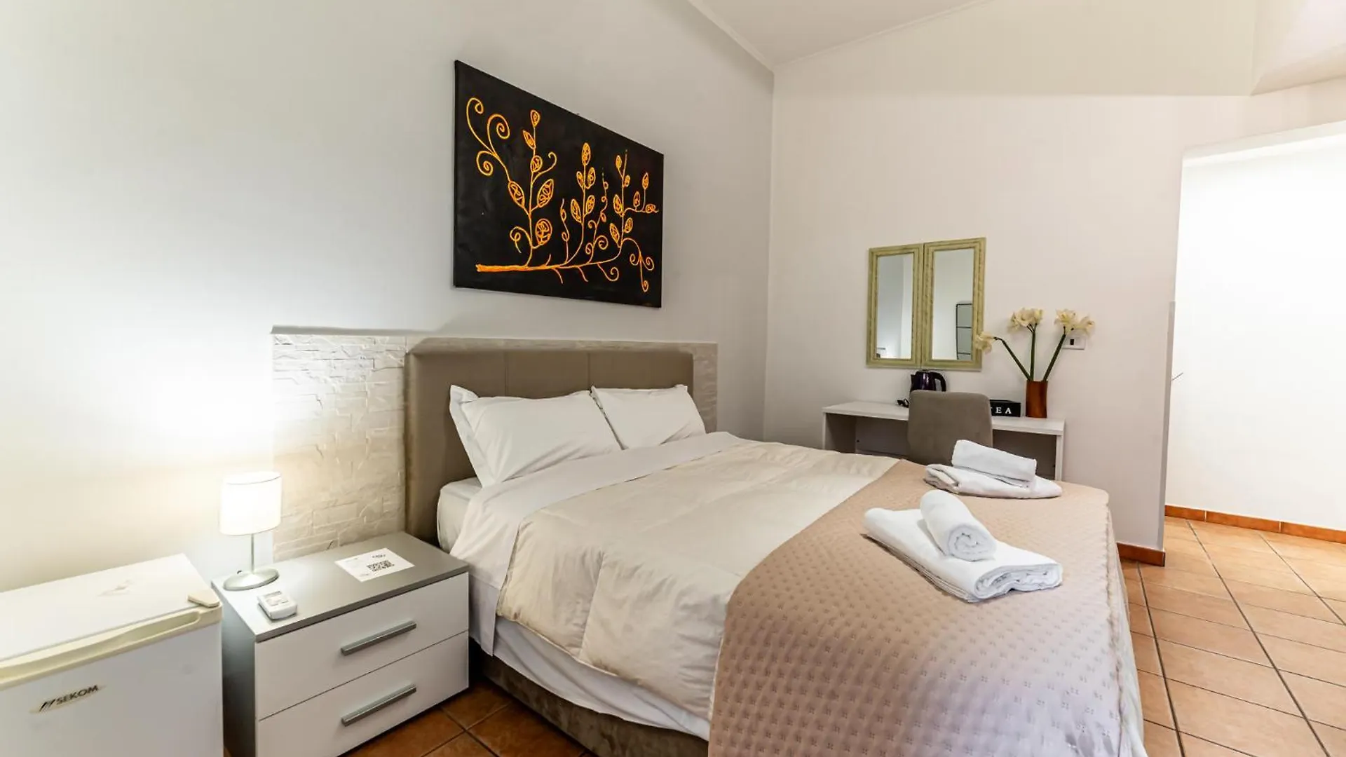 Cristel Cozy Rooms - Termini Train Station Rome Italy